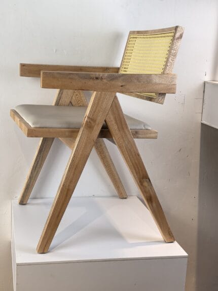 Dynamic Chair (CH84)